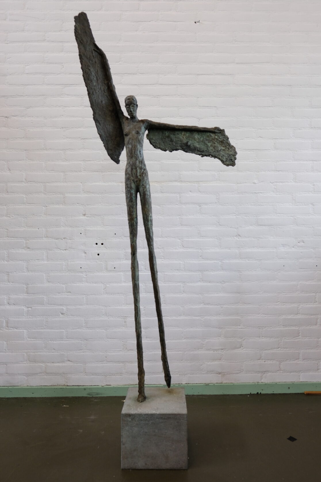 Bronzen beeld na restauratie