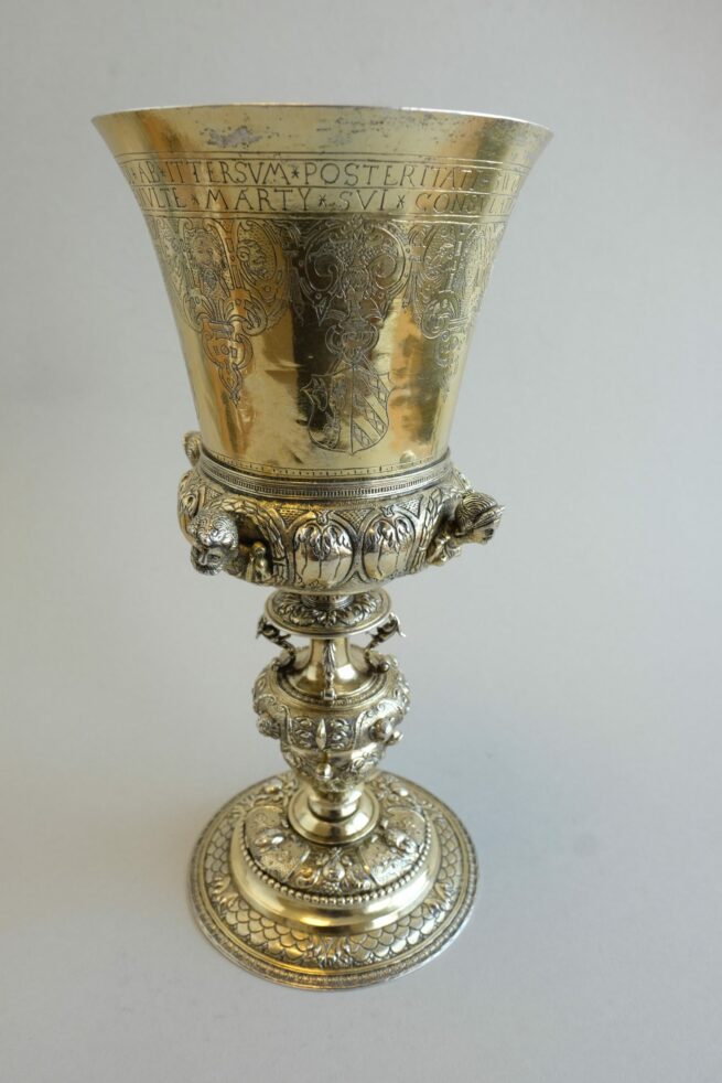 Zilveren raadsheerbeker met vergulding na restauratie